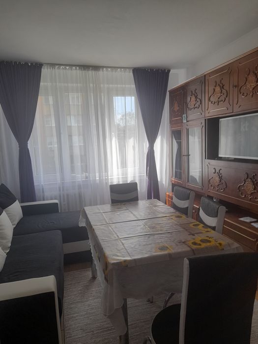 Închiriez apartament cu 4 Camere