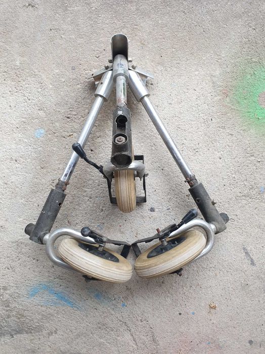 Сгъваема стойка на колела за статив