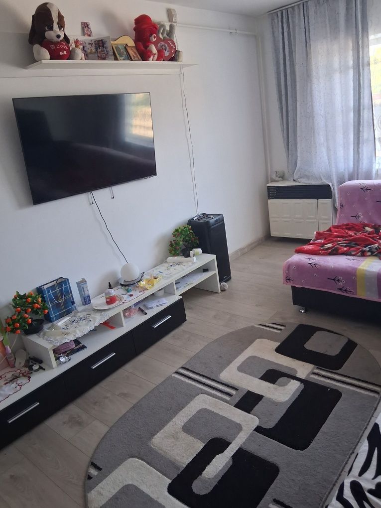 Vând apartament  comuna I.L.Caragiale sat Mija