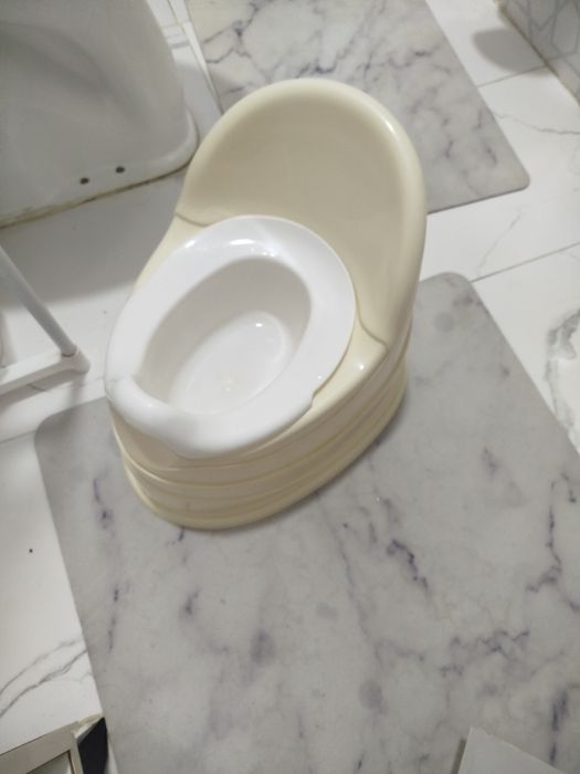 Отдам нуждающи,Тазик для купания,горшок,Детский, с пластиковой коробко