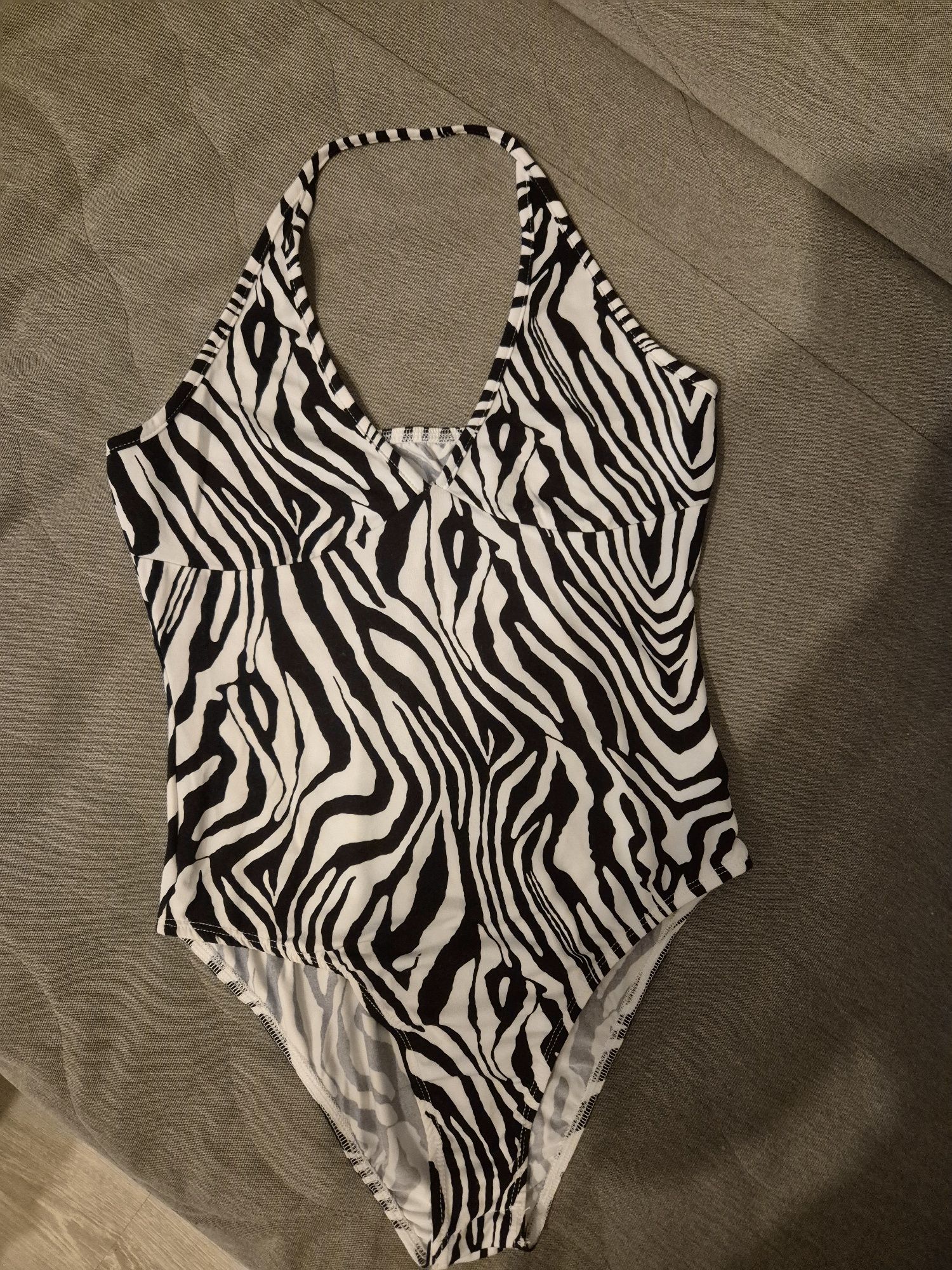 Body alb negru, 36