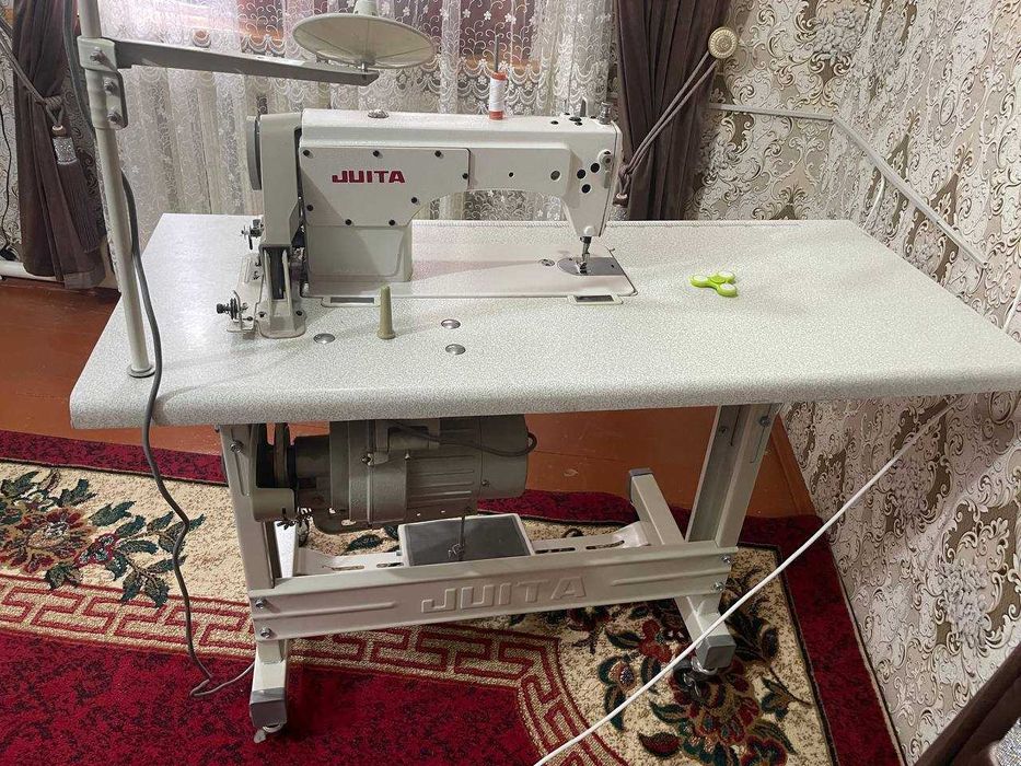 Tikuv mashinasi averlok va toĝri chok