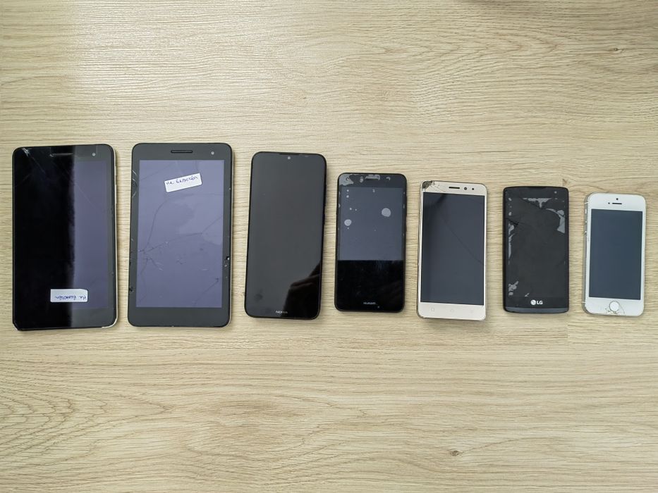 7 броя смартфони за части