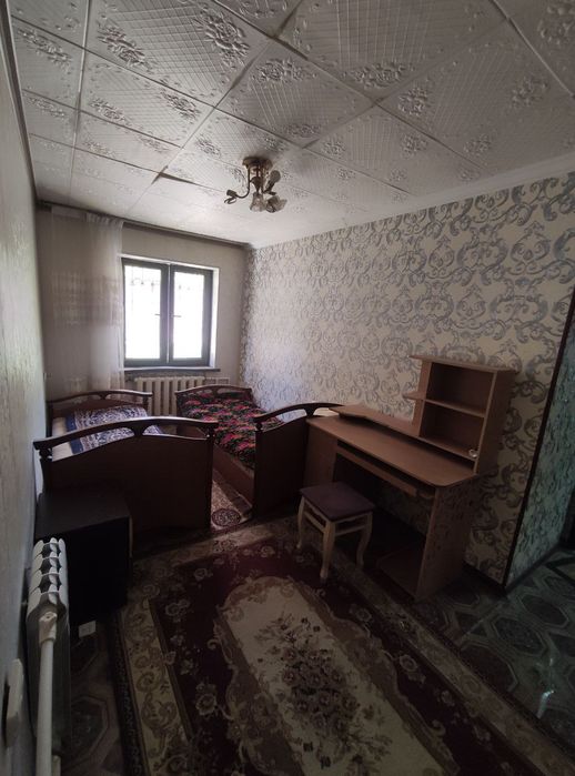 Chilonzor 4kvartalda 2 ta uy sotiladi srochna 4 etaj