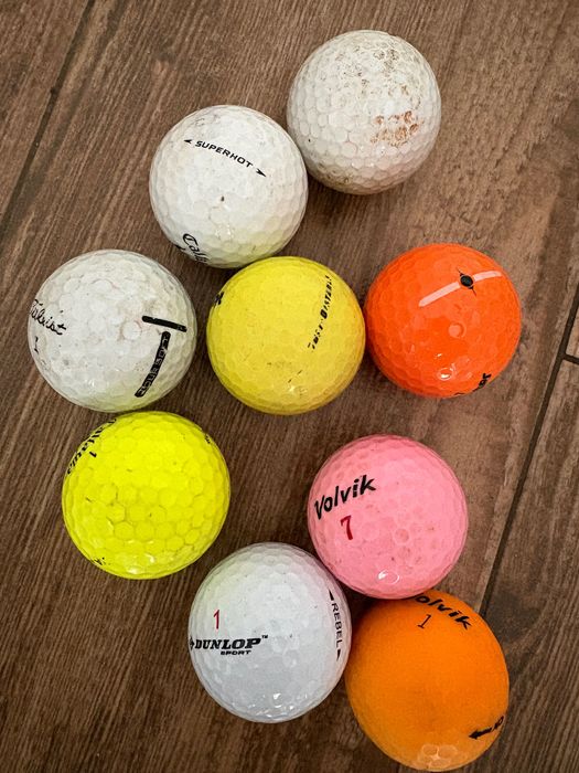 Mingi de golf diverse culori