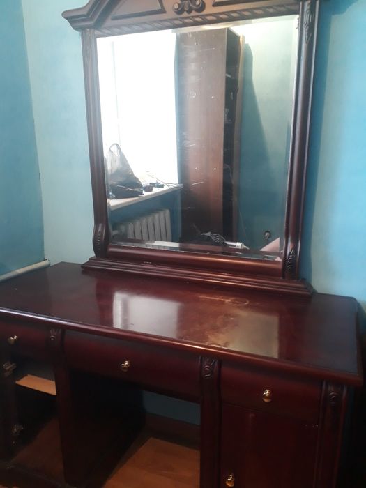 Продам трюмо для спальни