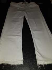 Продавам бели дънки 7/8 на марката ZARA