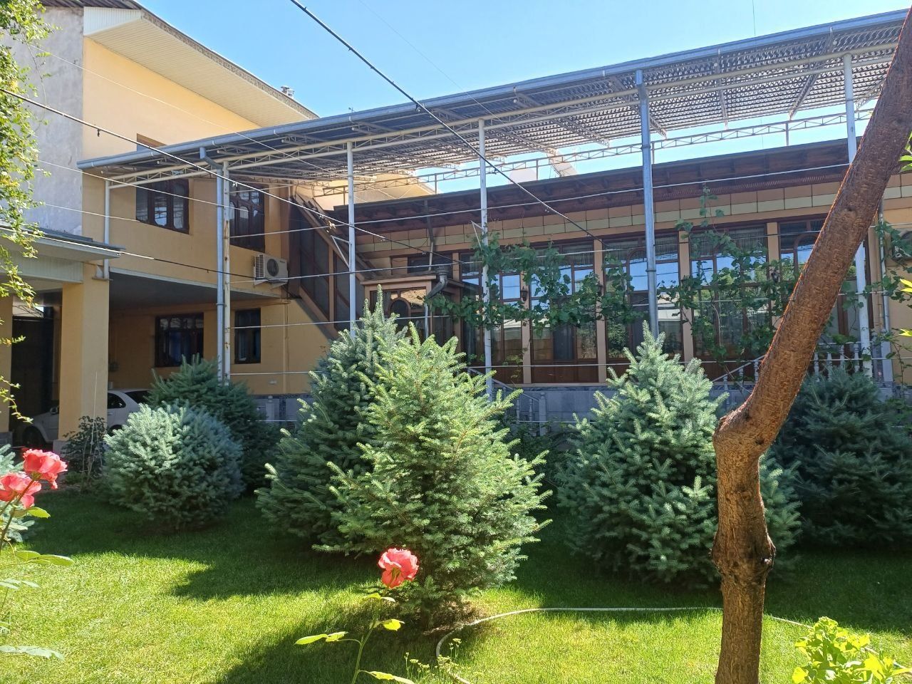 UY SOTILADI:  Toshkent tumani, kelesda.