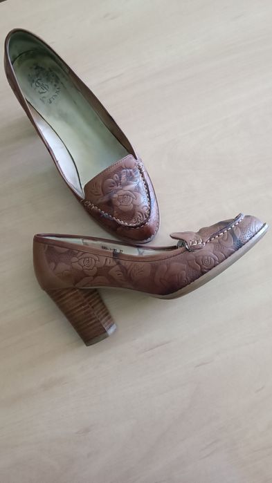 Продам    туфли    из    натуральной    кожи,  размер  37, в идеальном