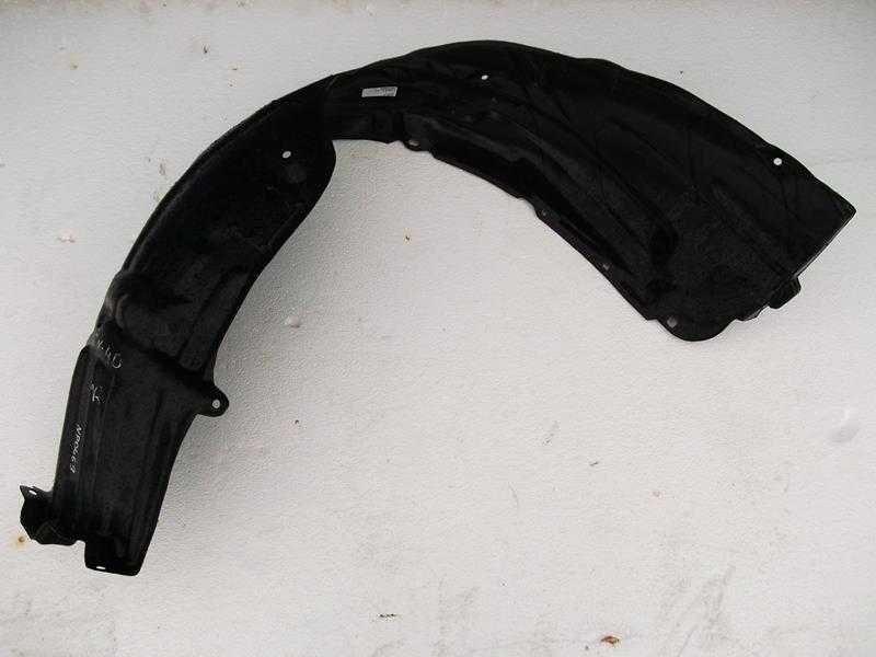 Подкрылок передний левый, правый Toyota Camry 40