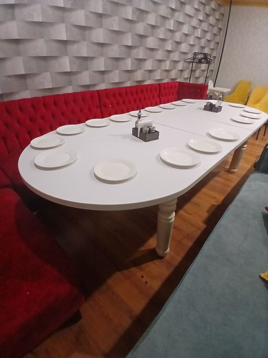 Стол гостиный белый