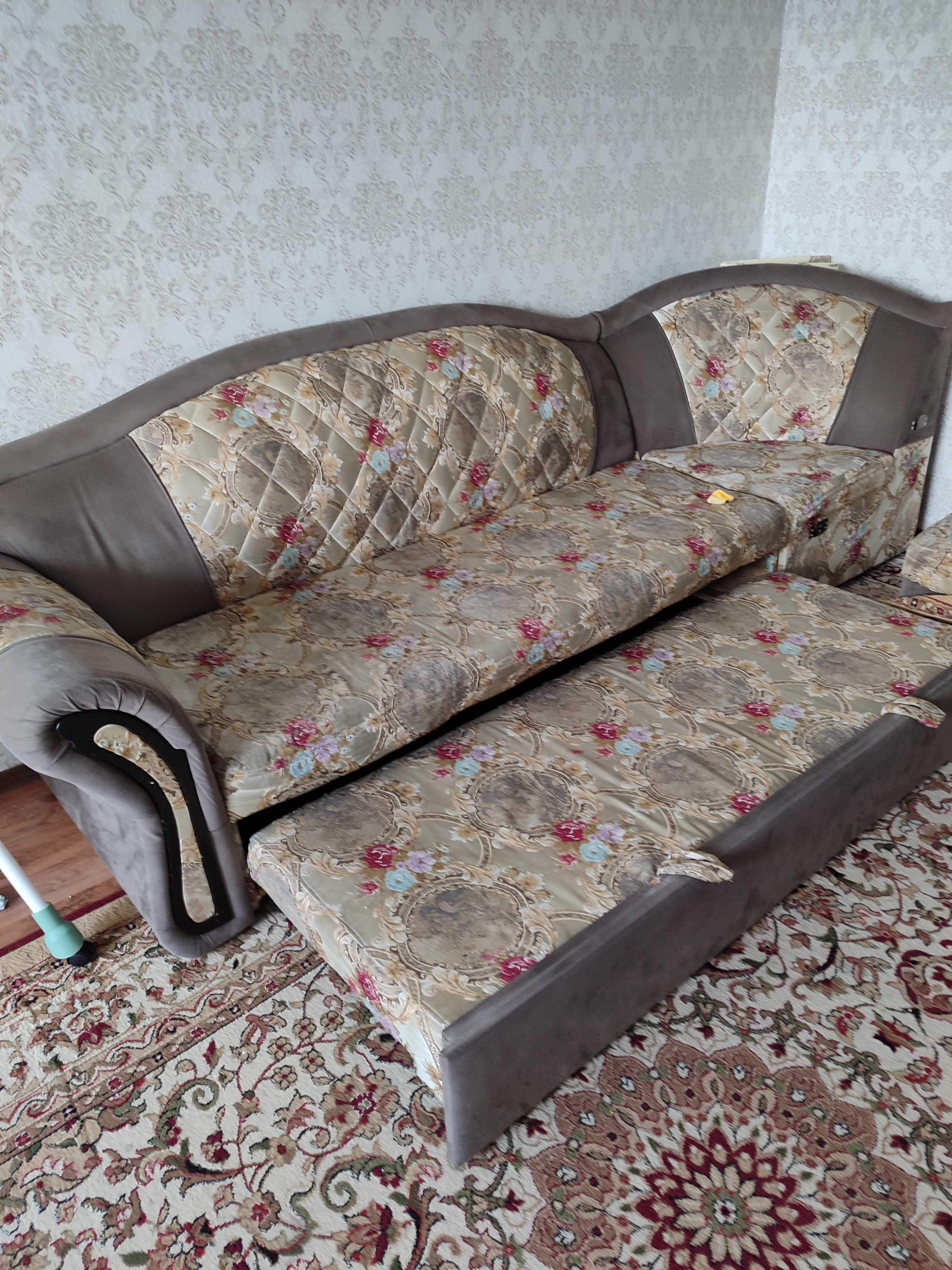 Диван продам угловой