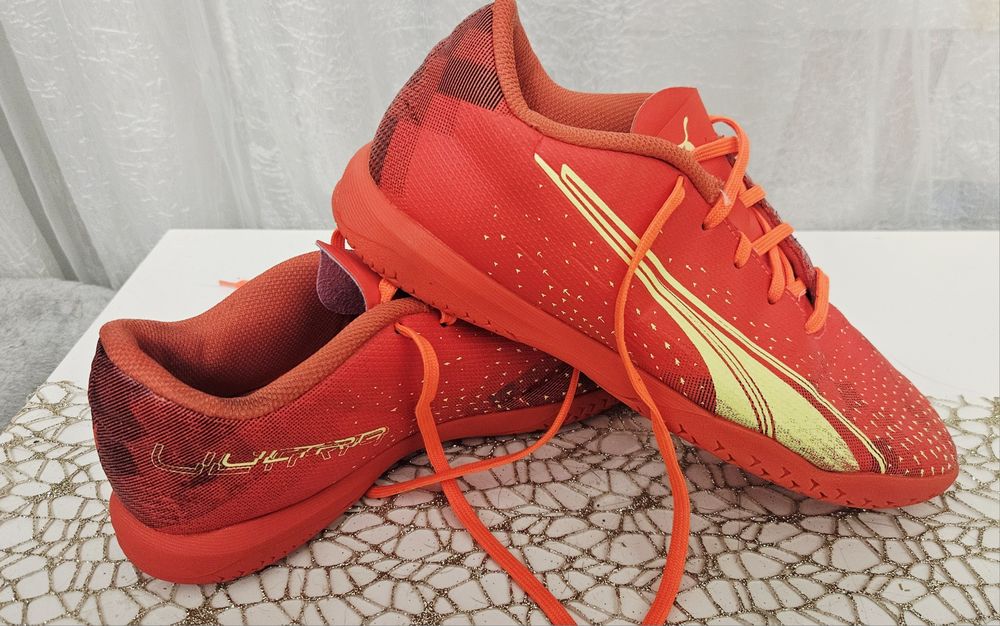 Ghete de fotbal sala marca Puma Ultra 37 originale