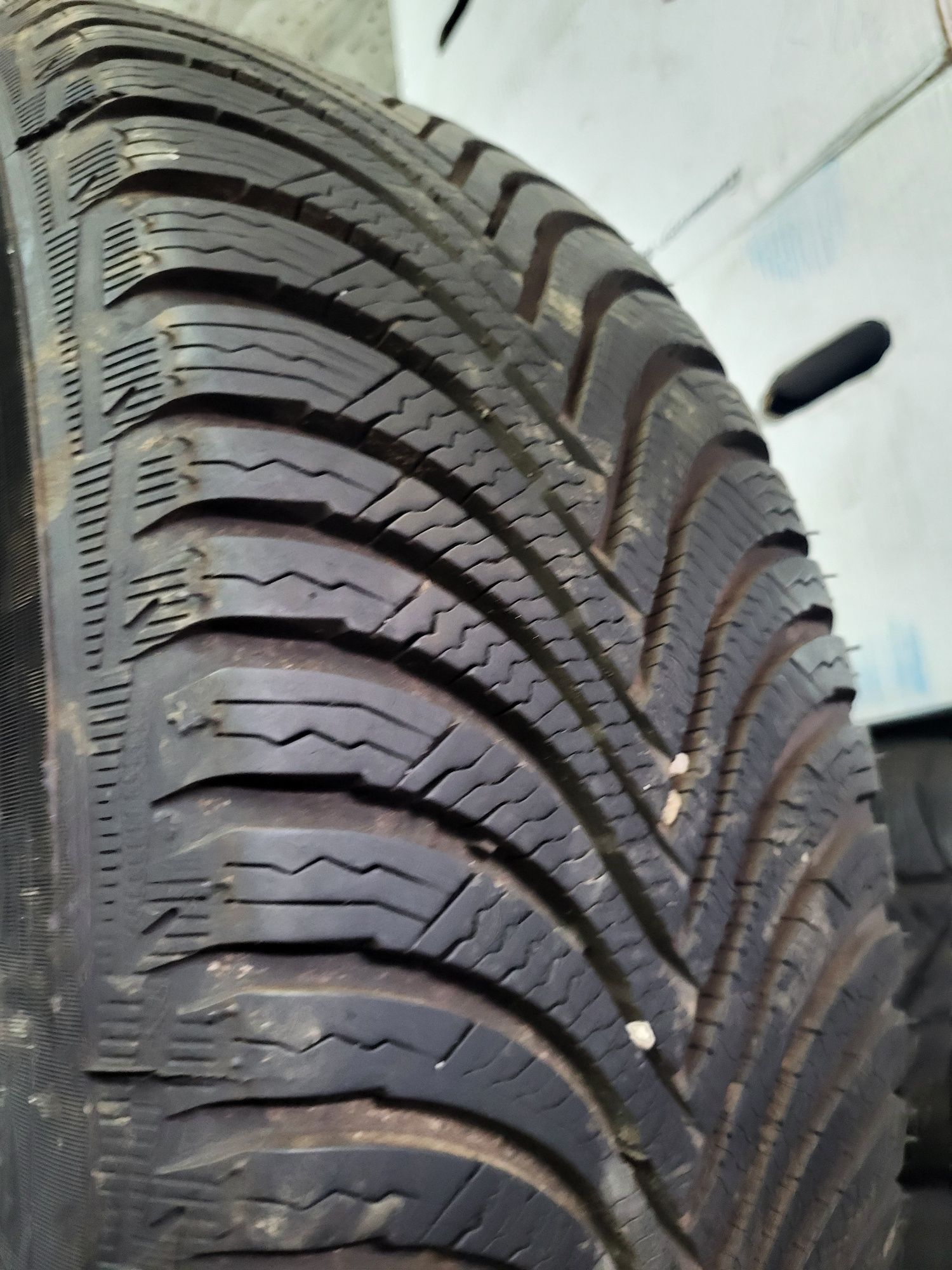 4 бр зимни 205/60/16 Michelin