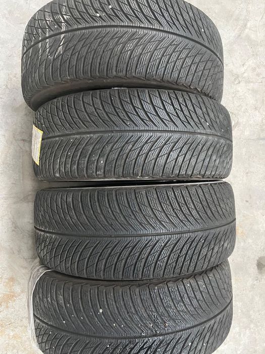 Vând 4 anvelope 235/50/18 Michelin de iarnă ca noi
