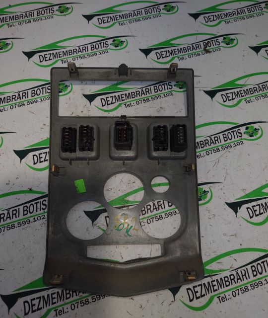 Consola centrala Dacia Logan prima generatie