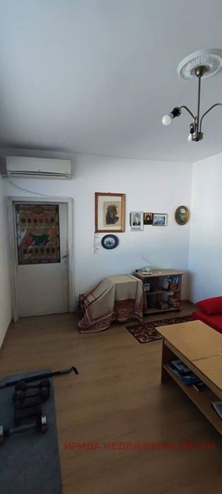 Двустаен апартамент в Оборище