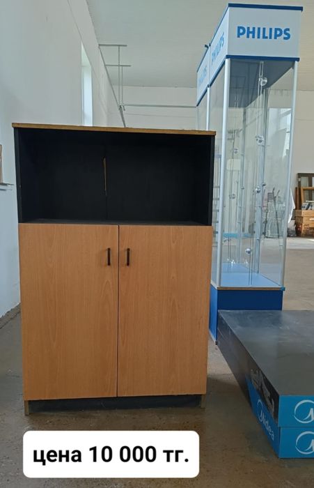 Мебель шкаф, стол письменый,