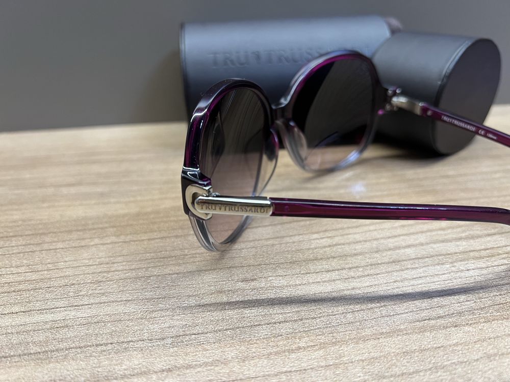 Сънчеви очила на Tru Trussardi