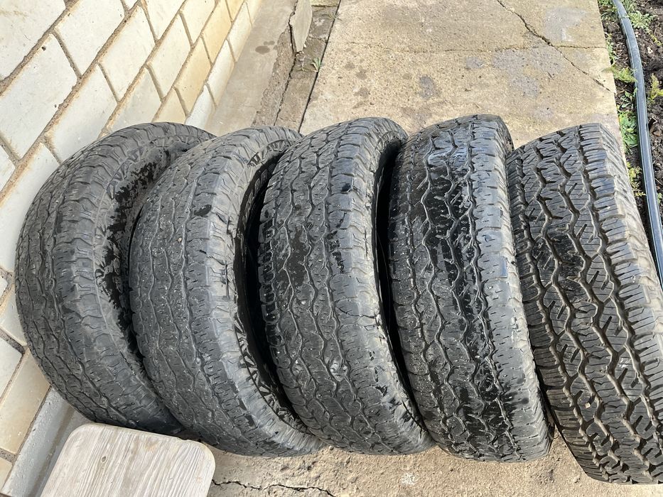 Продам шины б/у Уаз-Соболь