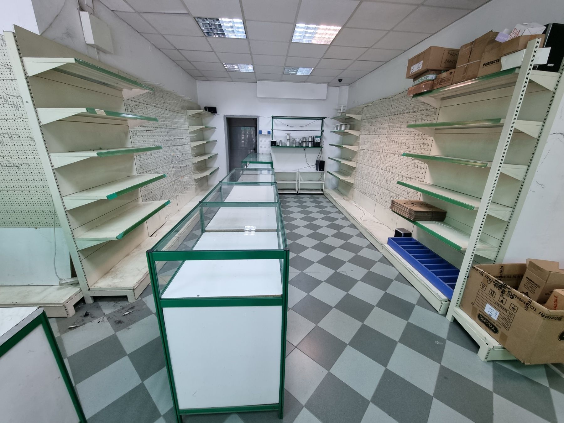 Краестени и островни стилажи