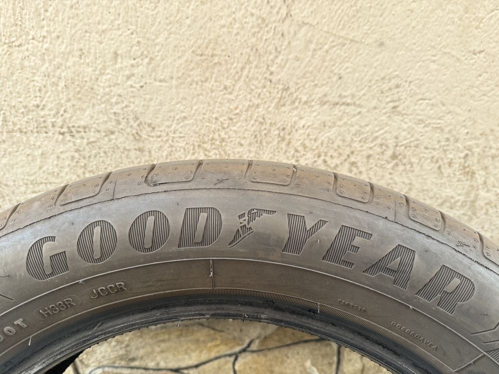 Автомобилни гуми 215 55 17 Goodyear
