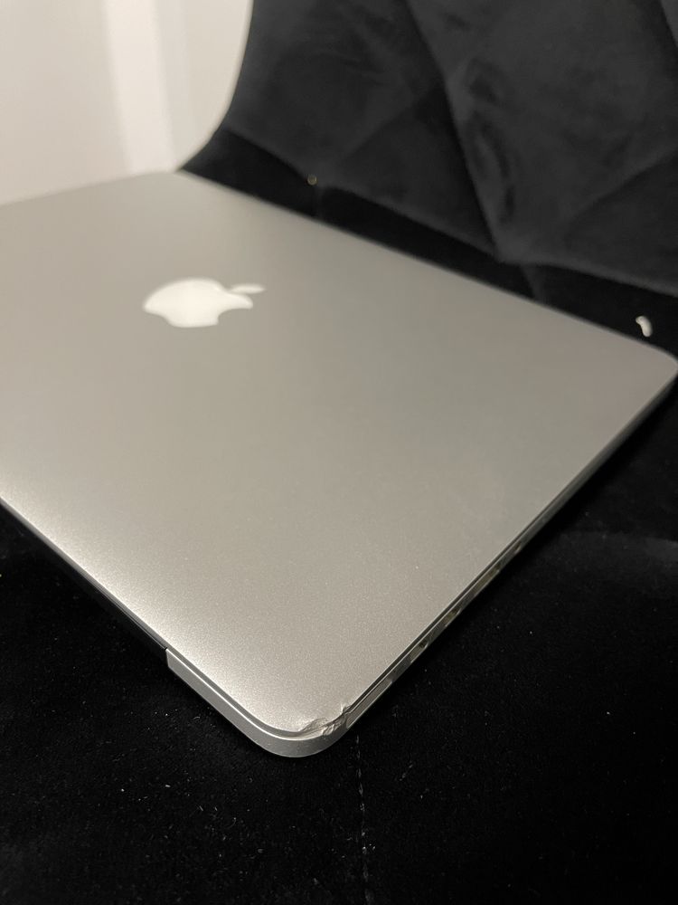 MacBook Pro 13” i7 / 16GB RAM / 256 SSD