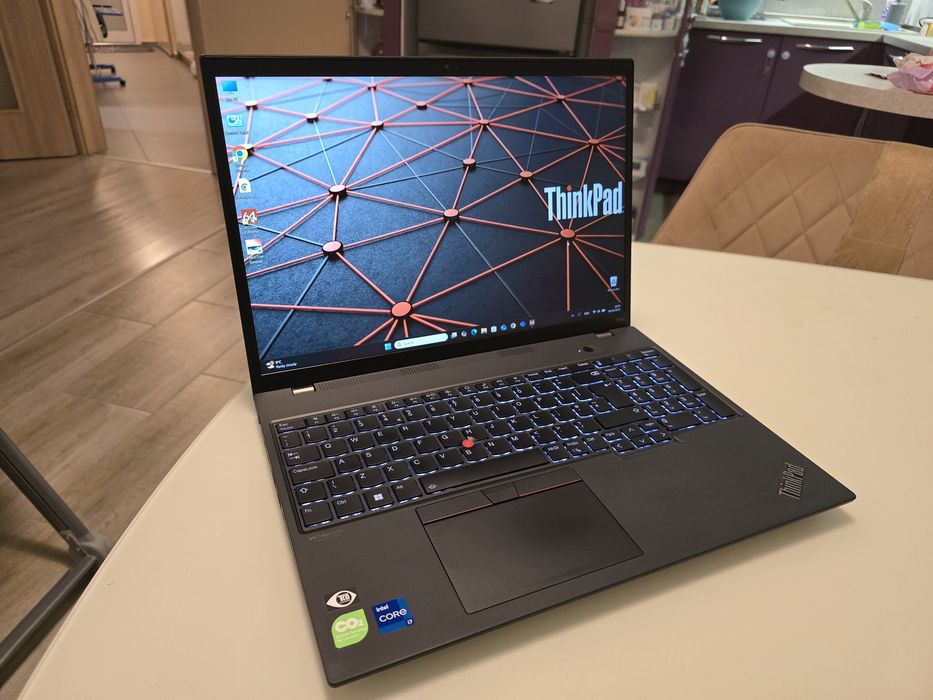 Lenovo Thinkpad P16s Gen1 / i7 12th / 32GB Ram / 1TB SSD