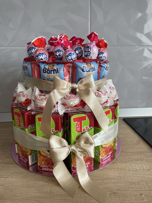 Tort din dulciuri personalizat