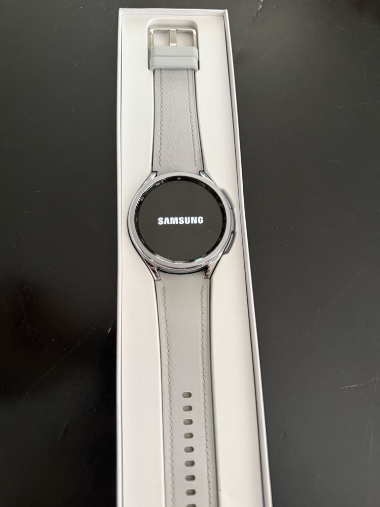 SAMSUNG GALAXY WATCH 6 - ползван месец!