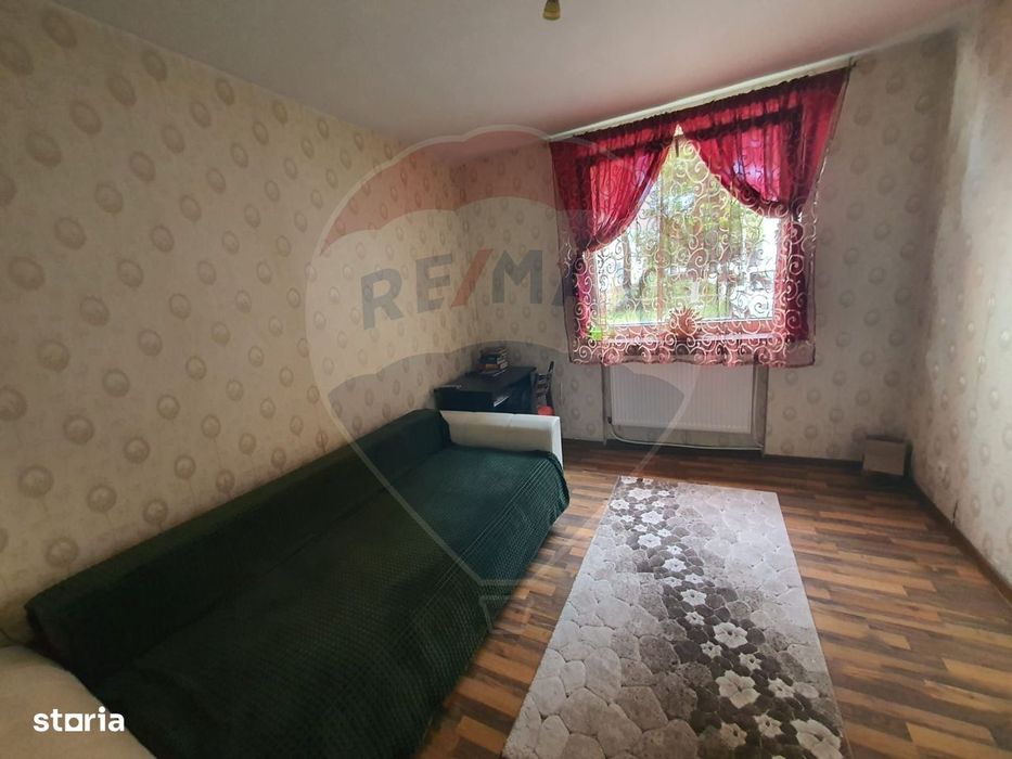 Apartament cu 3 camere de vânzare în zona Est Roman