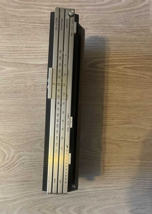 radio portabil Bang & Olufsen Beolit 400.