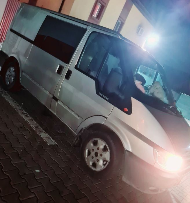 Vând Ford transit 2004.2.0 acte la zi pe un an