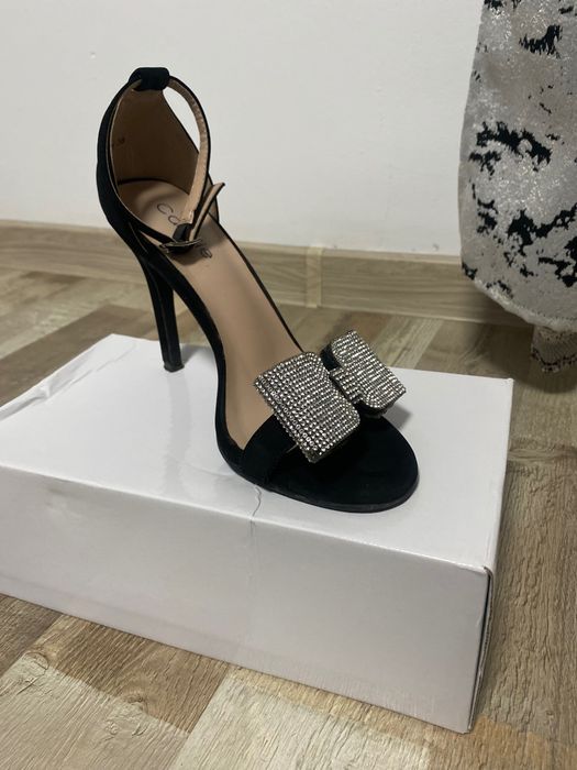 Sandale negre catifea