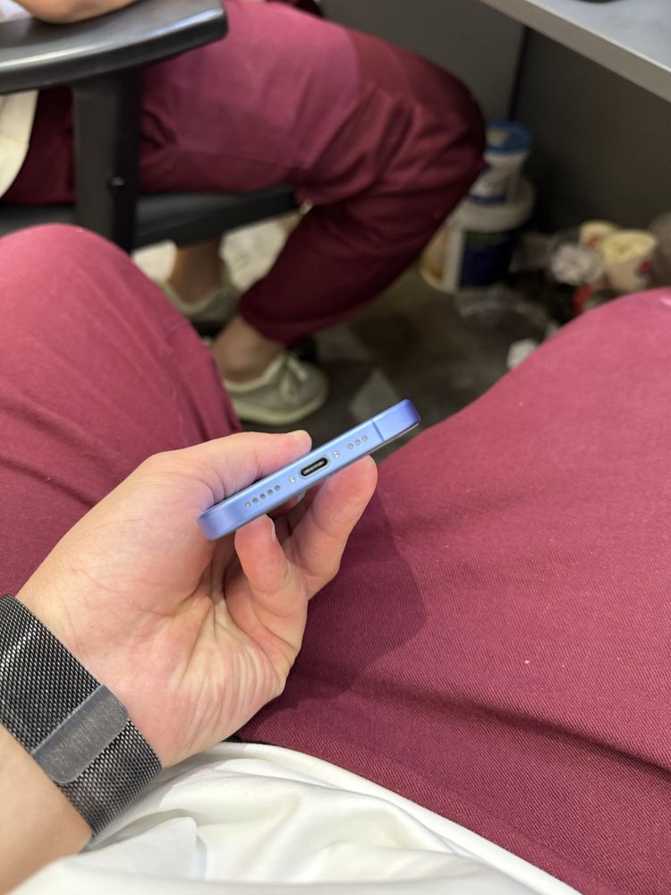 Продаеться Iphone 16