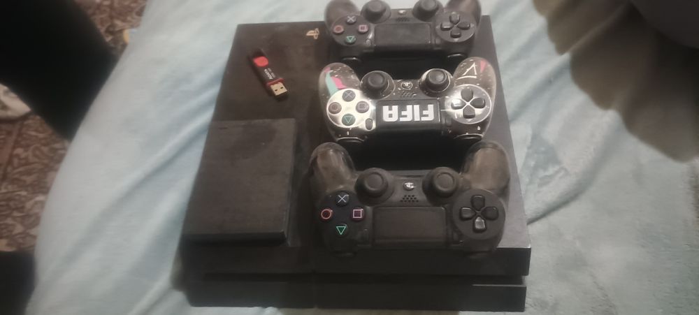 Ps4 srochno sotiladi arzon