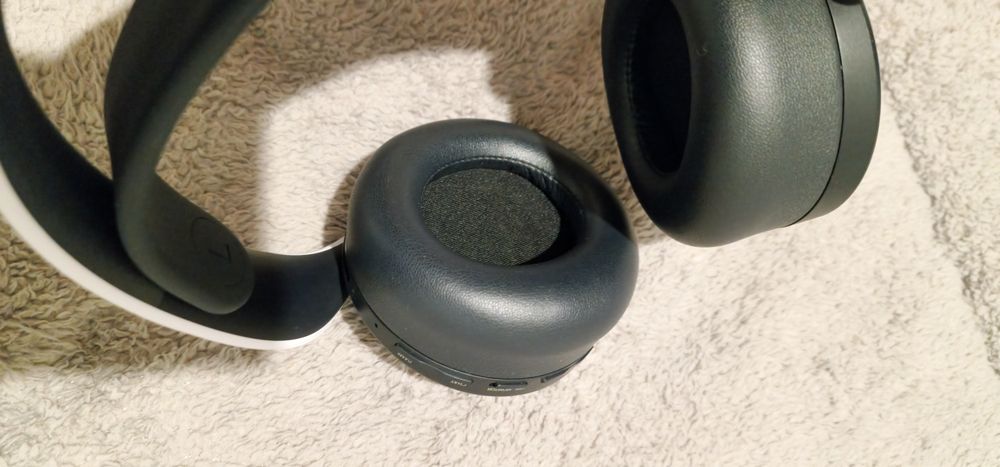 Playstation 5 + Pulse 3D Headphones + 2 controller