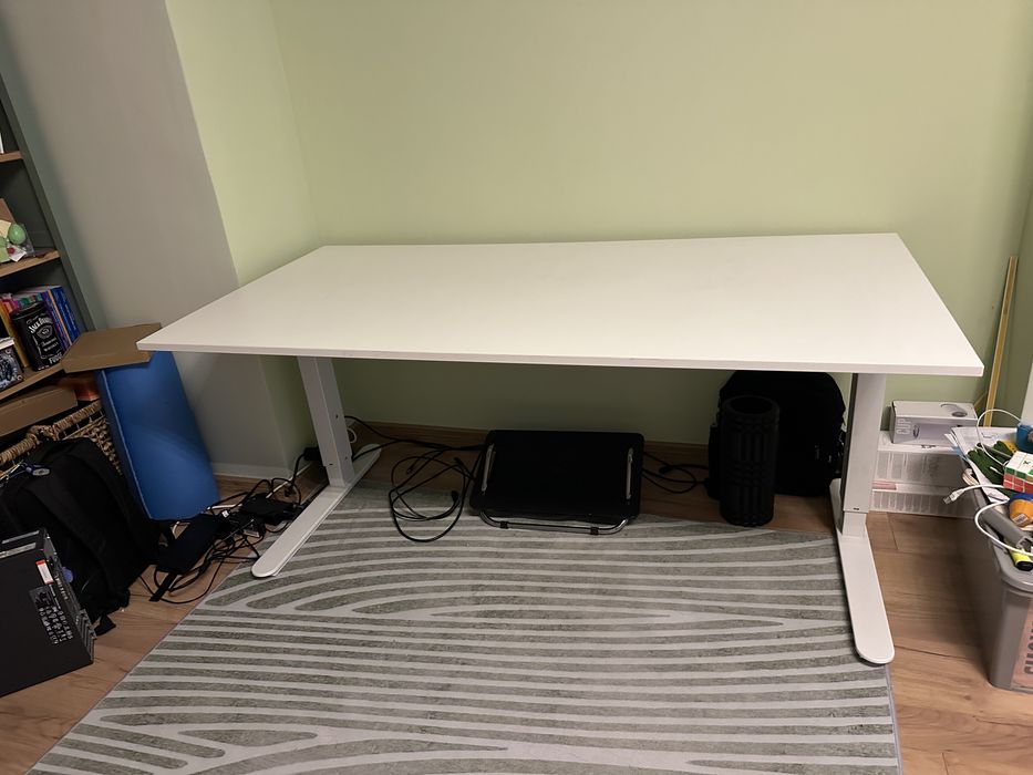 Регулируемо бюро 160×80 см – бяло (модел от JYSK)