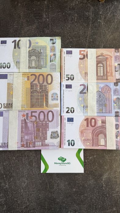 Реквизитни банкноти от 100€.