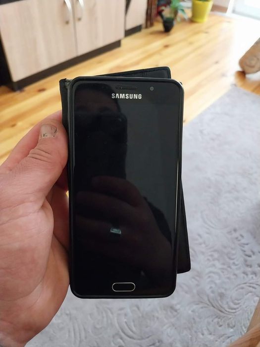 Продавам телефон samsungA5 като нов работи идеално