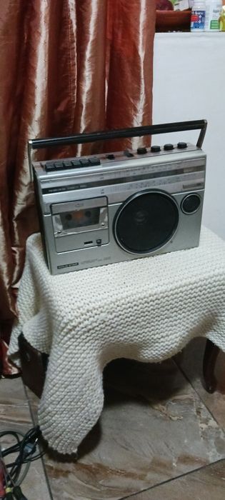 Vind radiocasetofon Goldstar    vechi pt colectie