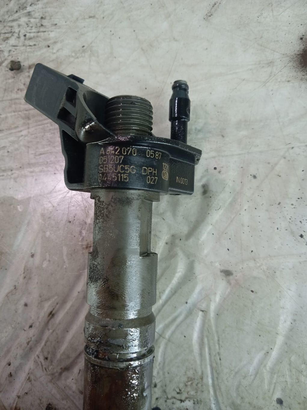 Injector 3.0 cdi om642 A6420700587 0445115027 Mercedes-Benz Vito W639