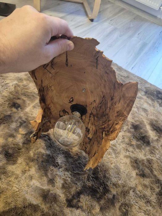 Lustra rustica sculptata manual