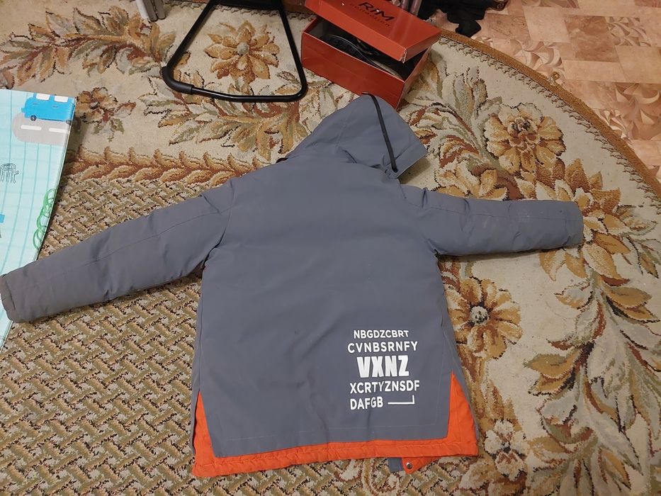 Продам куртку на мальчика рост 134