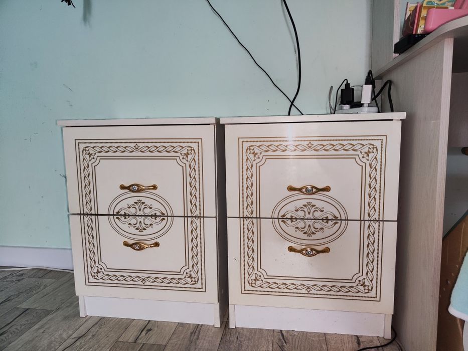 Тумбочка прикроватная 10000 каждая