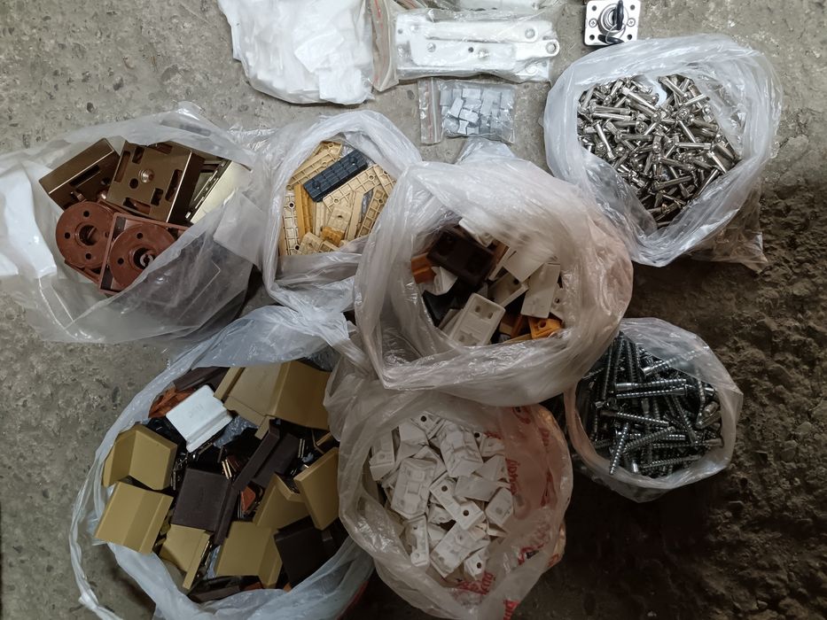 Продам мебельную фурнитуру разную