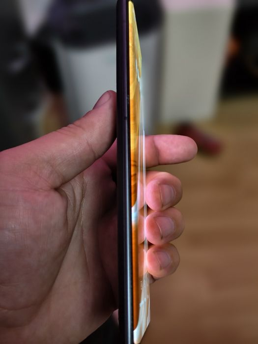 Vând sau Schimb Zte AXON 40 ULTRA