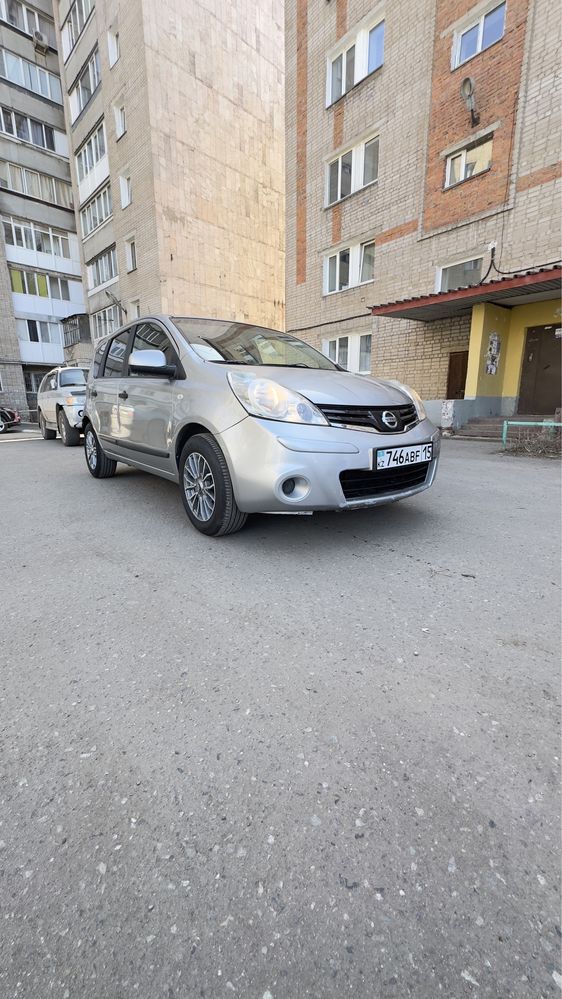 Продам Nissan Note 2013 год.