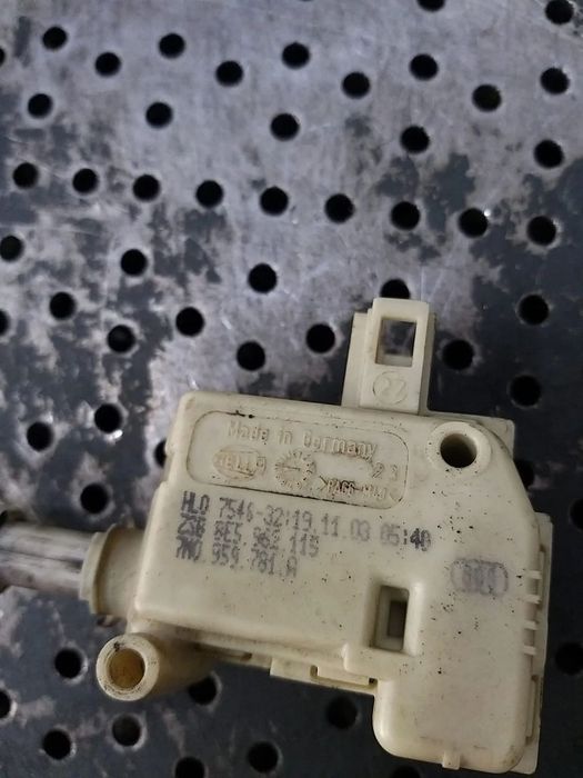 Actuator motoras deschidere portbagaj audi a4 b6 8e 8e5962115
