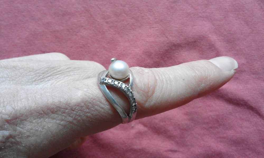 Сребърен дамски пръстен с перла - нежна, изящна изработка! КРАСОТА!